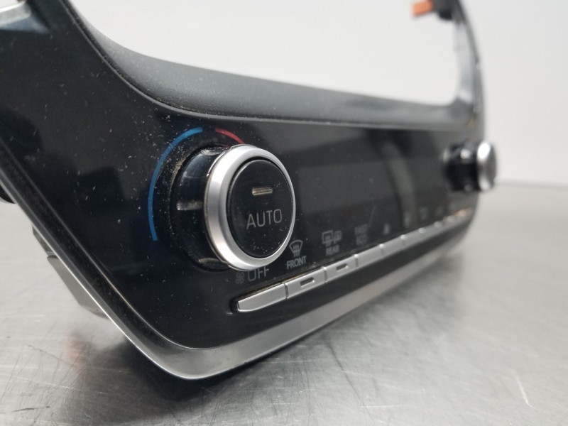 Recambio de mando climatizador para toyota corolla touring sports (e21) hybrid referencia OEM IAM 5590002F30  