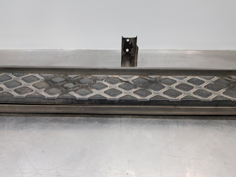 Recambio de estribos laterales para nissan pathfinder (r51) iii referencia OEM IAM 96100EA500  