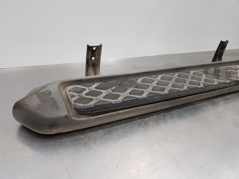 Recambio de estribos laterales para nissan pathfinder (r51) iii referencia OEM IAM 96100EA500  