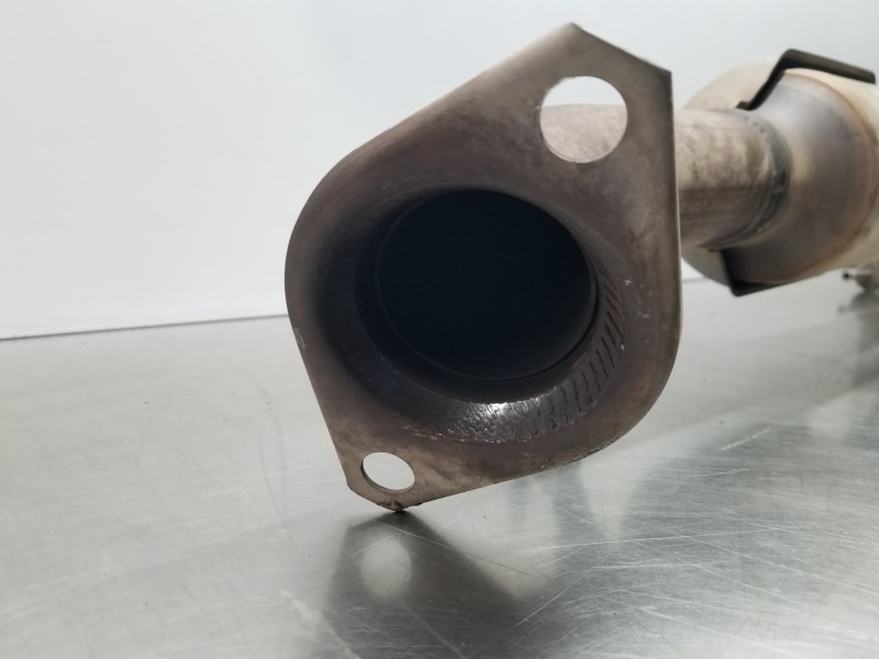 Recambio de catalizador para toyota corolla touring sports (e21) hybrid referencia OEM IAM 174100TD30 174100TJ20 