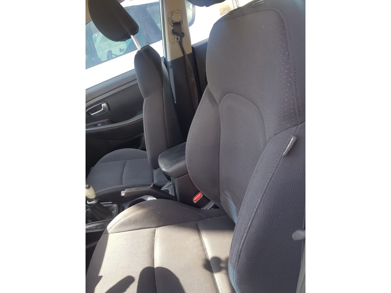 kia carens ( ) del año 2016