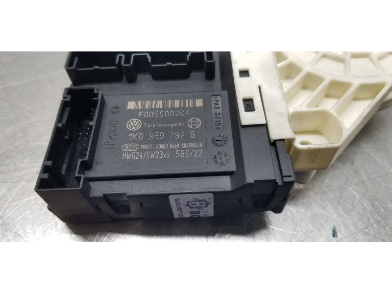 Recambio de motor elevalunas delantero derecho para seat leon (1p1) reference referencia OEM IAM 1T0959702C00D 1P0837402  Recambio de motor elevalunas delantero derecho para seat leon (1p1) reference referencia OEM IAM 1T0959702C00D 1P0837402