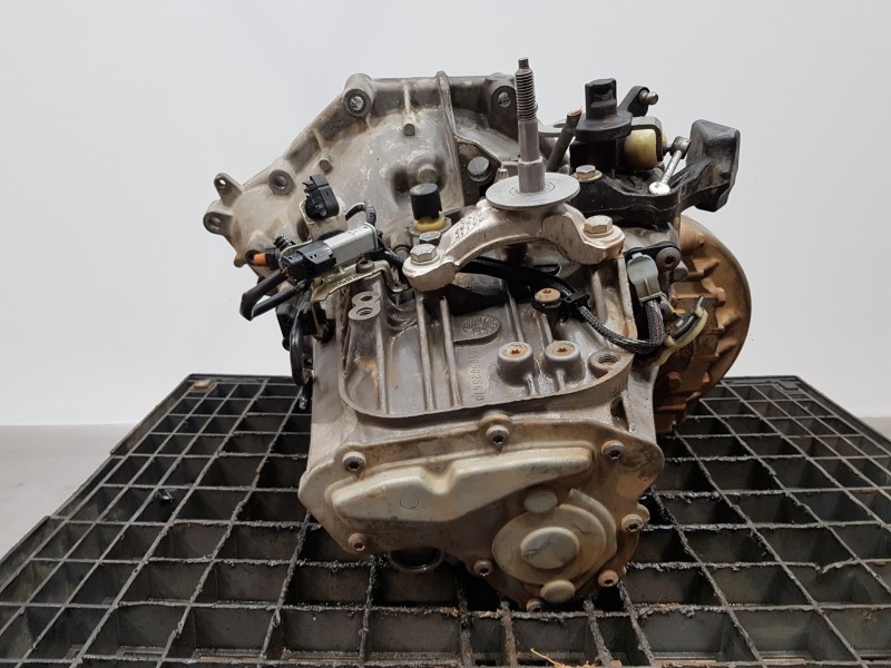 Recambio de caja cambios para peugeot 5008 active referencia OEM IAM 20MB37  