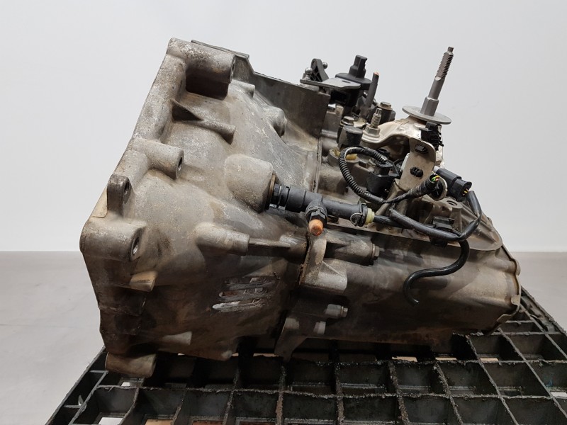 Recambio de caja cambios para peugeot 5008 active referencia OEM IAM 20MB37  