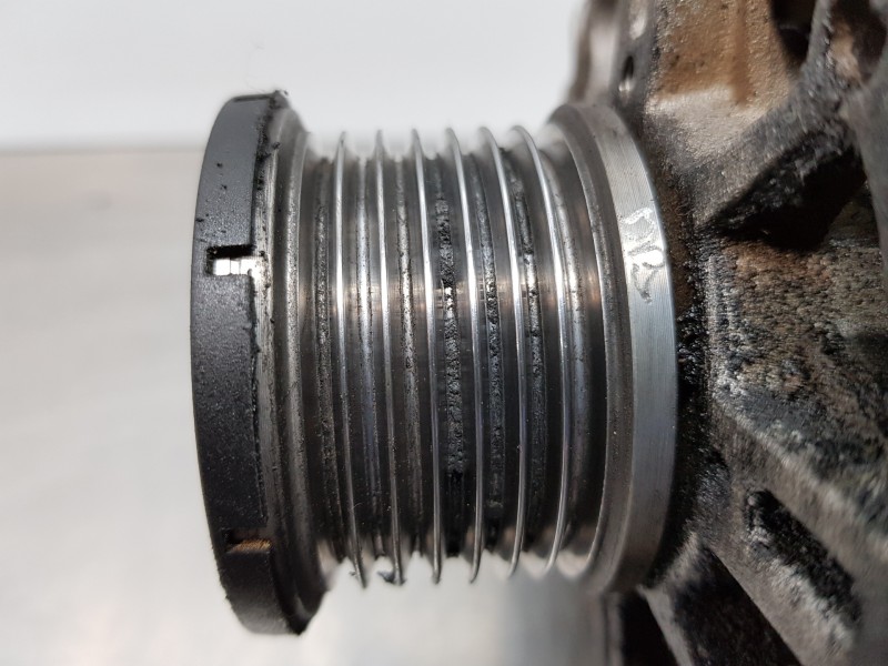 Recambio de alternador para opel movano b pritsche/kipper/koffer pritsche referencia OEM IAM 95519362 8EL011713751 