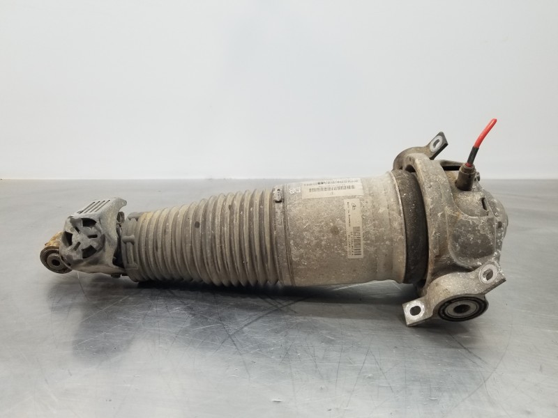 Recambio de amortiguador trasero izquierdo para porsche cayenne (typ 9pa) básico referencia OEM IAM 95533303322 7L5512021BE 9553
