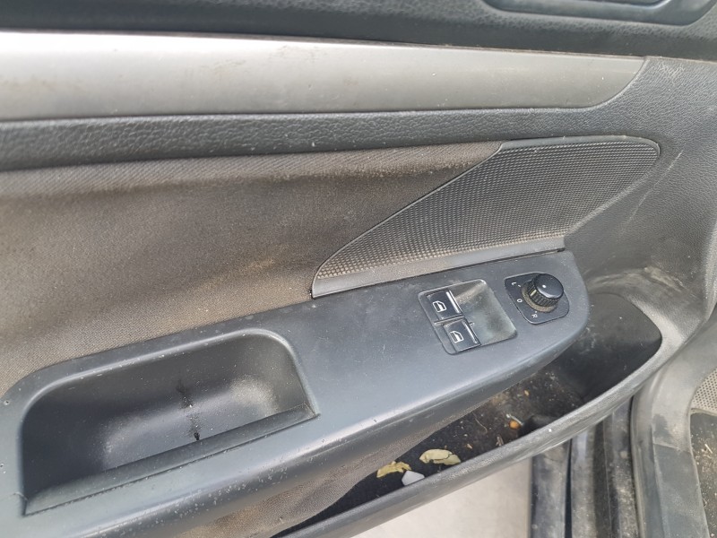 volkswagen golf v berlina (1k1) del año 2007