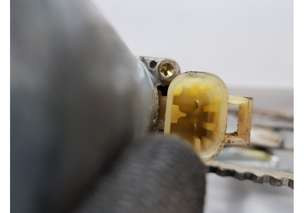 Recambio de elevalunas delantero izquierdo para mercedes clase m (w163) 270 cdi referencia OEM IAM A1637201146 6004PA1032 A16382