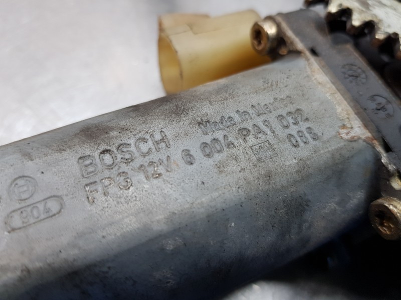 Recambio de elevalunas delantero izquierdo para mercedes clase m (w163) 270 cdi referencia OEM IAM A1637201146 6004PA1032 A16382