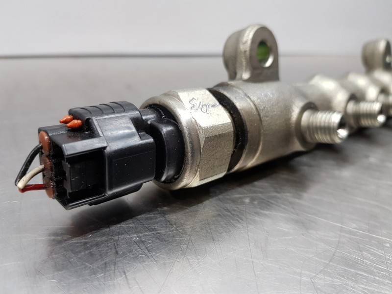 Recambio de rampa inyectora para mazda cx-7 (er) active referencia OEM IAM R2AA13GC0A  