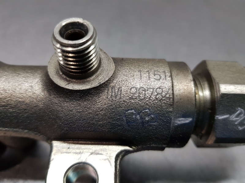 Recambio de rampa inyectora para mazda cx-7 (er) active referencia OEM IAM R2AA13GC0A  