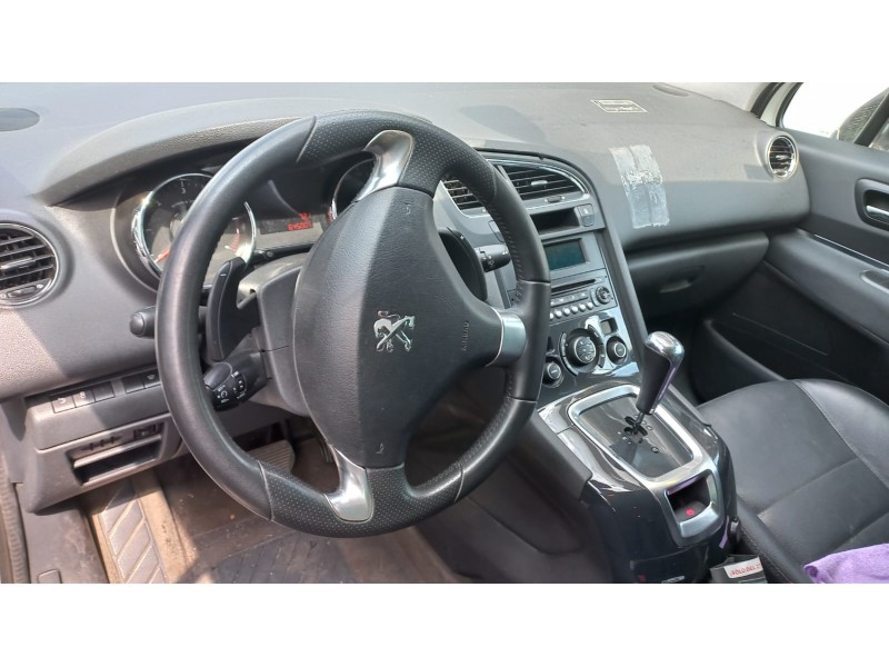 peugeot 5008 del año 2015