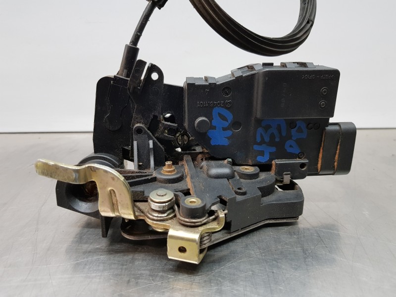 Recambio de cerradura puerta delantera derecha para mercedes clase m (w163) 270 cdi referencia OEM IAM A1637202835 20461101 