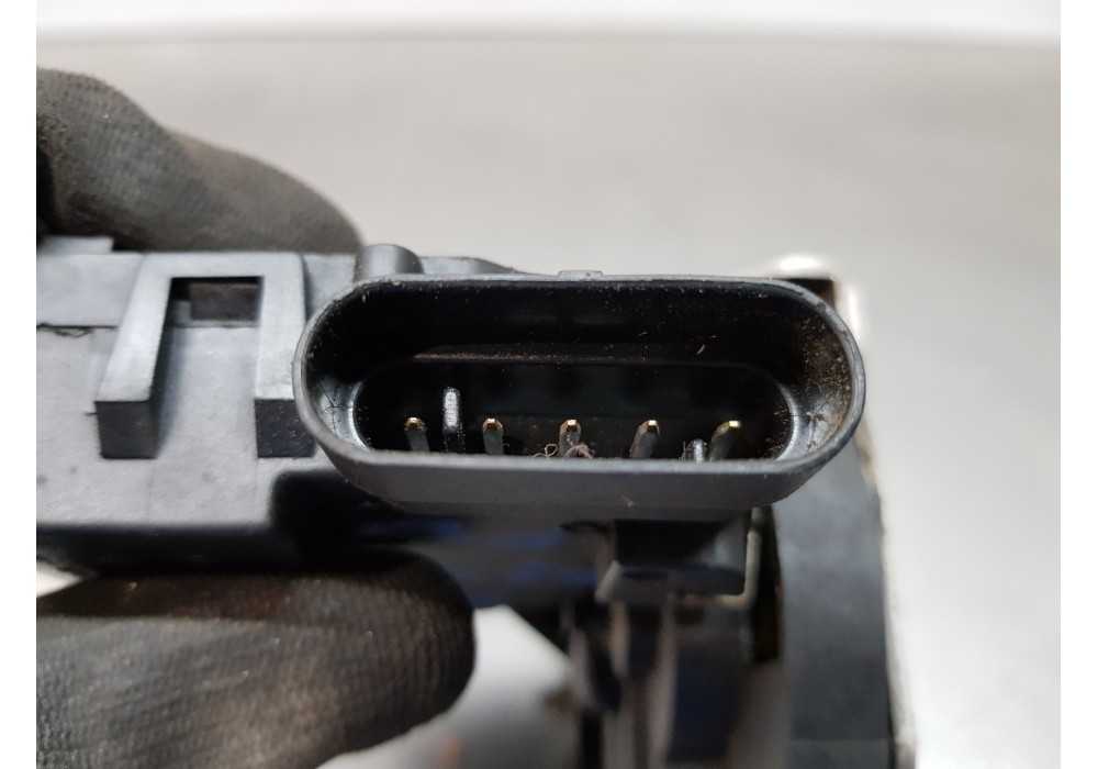 Recambio de cerradura puerta delantera derecha para mercedes clase m (w163) 270 cdi referencia OEM IAM A1637202835 20461101 