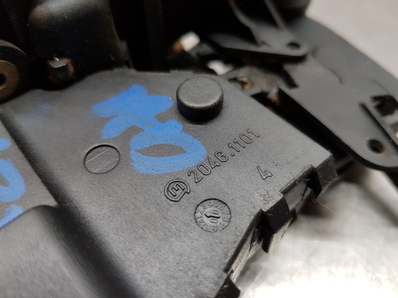 Recambio de cerradura puerta delantera derecha para mercedes clase m (w163) 270 cdi referencia OEM IAM A1637202835 20461101 