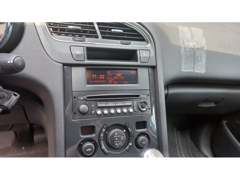 peugeot 5008 del año 2015