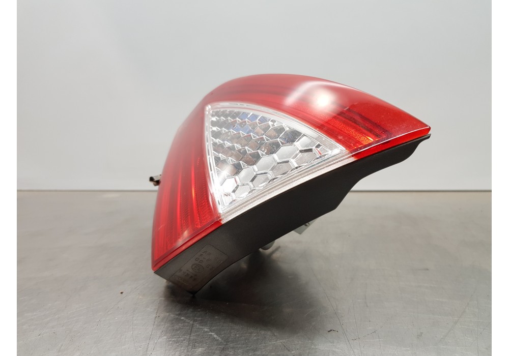 Recambio de piloto trasero derecho interior para ford mondeo ber. (ca2) trend referencia OEM IAM 1486766 7S7113A602NF  Recambio de piloto trasero derecho interior para ford mondeo ber. (ca2) trend referencia OEM IAM 1486766 7S7113A602NF