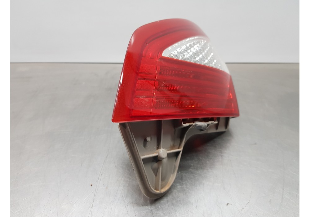 Recambio de piloto trasero derecho interior para ford mondeo ber. (ca2) trend referencia OEM IAM 1486766 7S7113A602NF  Recambio de piloto trasero derecho interior para ford mondeo ber. (ca2) trend referencia OEM IAM 1486766 7S7113A602NF