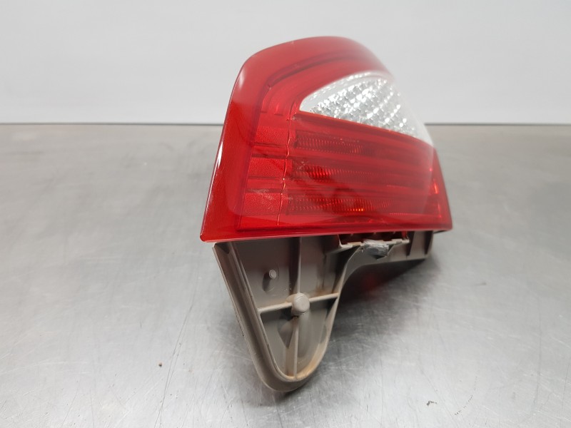 Recambio de piloto trasero derecho interior para ford mondeo ber. (ca2) trend referencia OEM IAM 1486766 7S7113A602NF  Recambio de piloto trasero derecho interior para ford mondeo ber. (ca2) trend referencia OEM IAM 1486766 7S7113A602NF