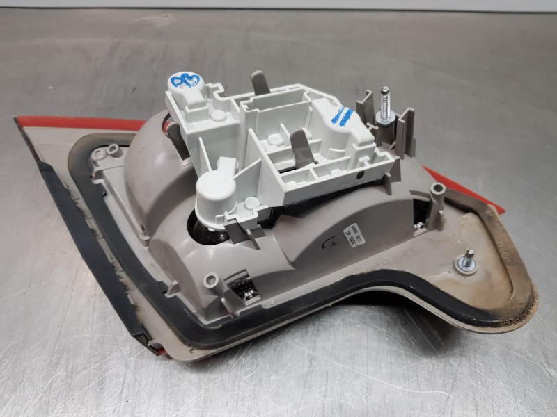 Recambio de piloto trasero derecho interior para ford mondeo ber. (ca2) trend referencia OEM IAM 1486766 7S7113A602NF  Recambio de piloto trasero derecho interior para ford mondeo ber. (ca2) trend referencia OEM IAM 1486766 7S7113A602NF