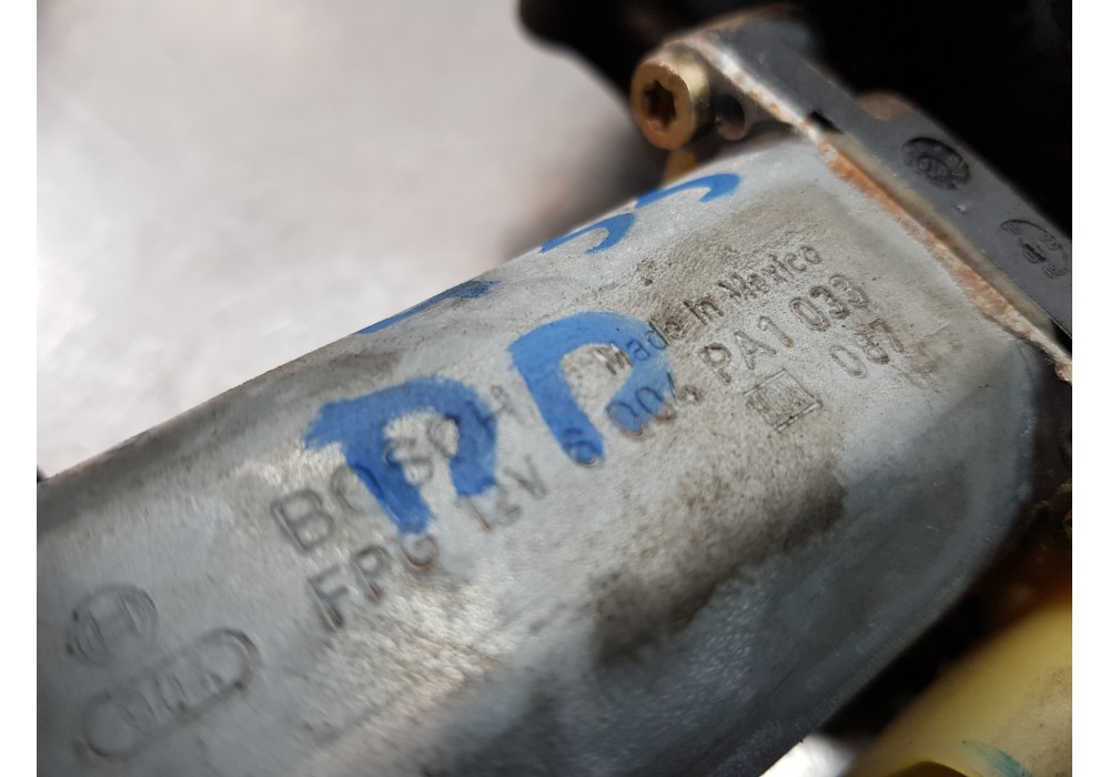 Recambio de elevalunas delantero derecho para mercedes clase m (w163) 270 cdi referencia OEM IAM A1637201246 6004PA1033 A1638202