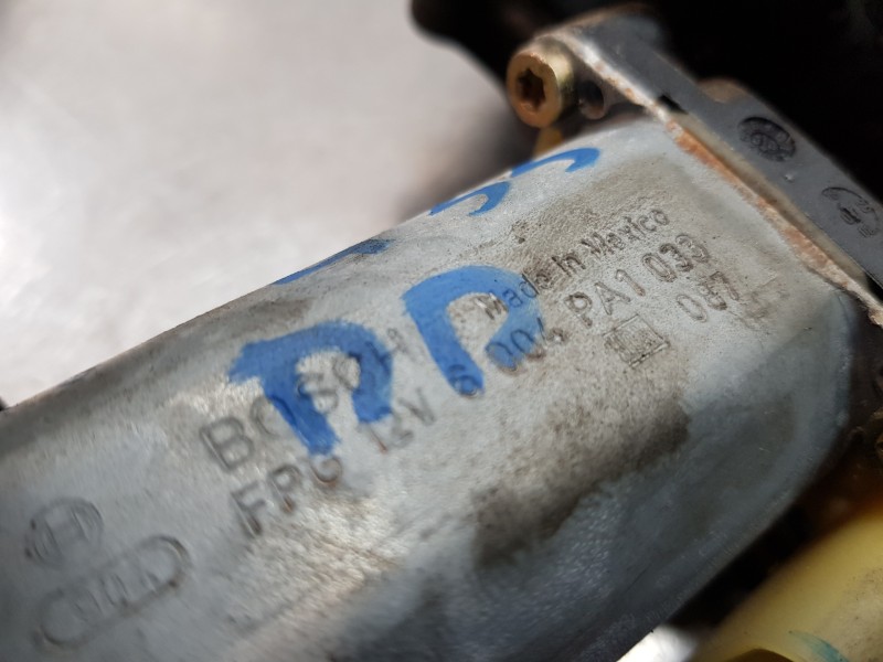 Recambio de elevalunas delantero derecho para mercedes clase m (w163) 270 cdi referencia OEM IAM A1637201246 6004PA1033 A1638202 Recambio de elevalunas delantero derecho para mercedes clase m (w163) 270 cdi referencia OEM IAM A1637201246 6004PA1033 A1638202