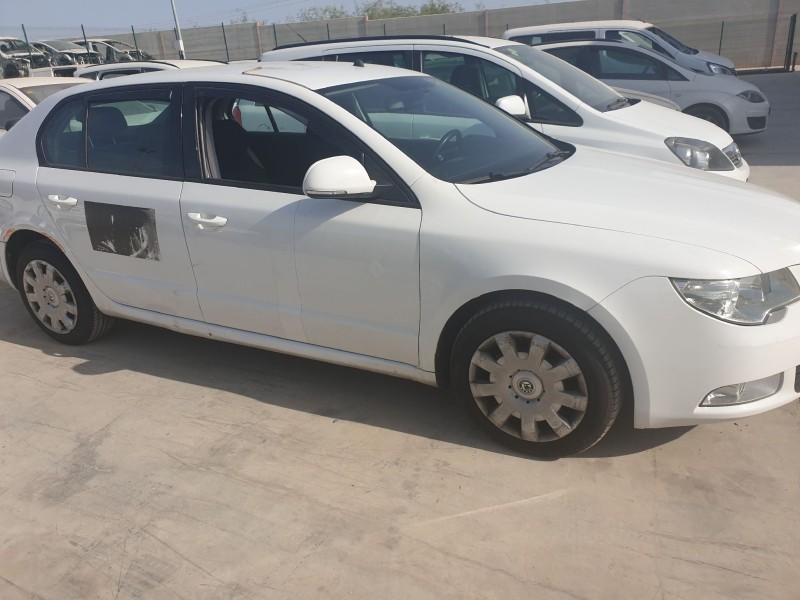 skoda superb combi (3t5) del año 2013