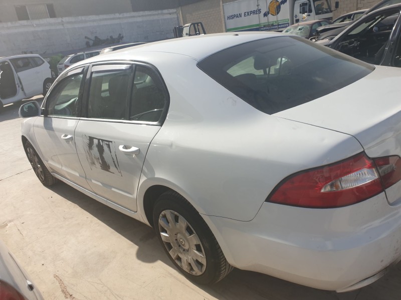 skoda superb combi (3t5) del año 2013