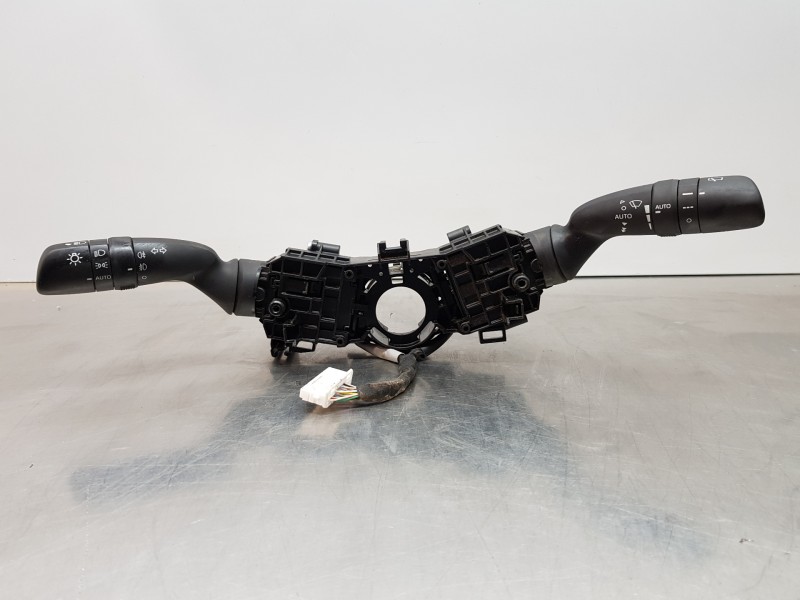 Recambio de mando multifuncion para toyota corolla (e21) style referencia OEM IAM 8465202A50 8431902010 8432902040