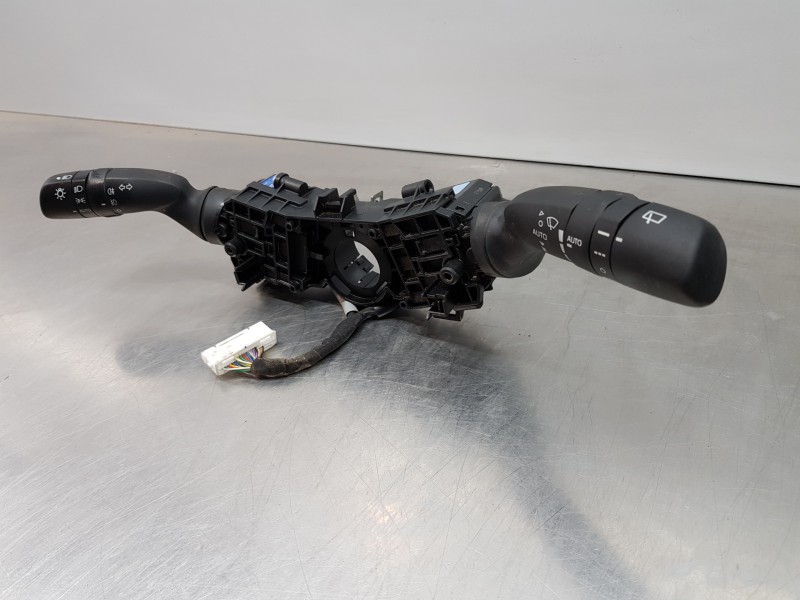 Recambio de mando multifuncion para toyota corolla (e21) style referencia OEM IAM 8465202A50 8431902010 8432902040