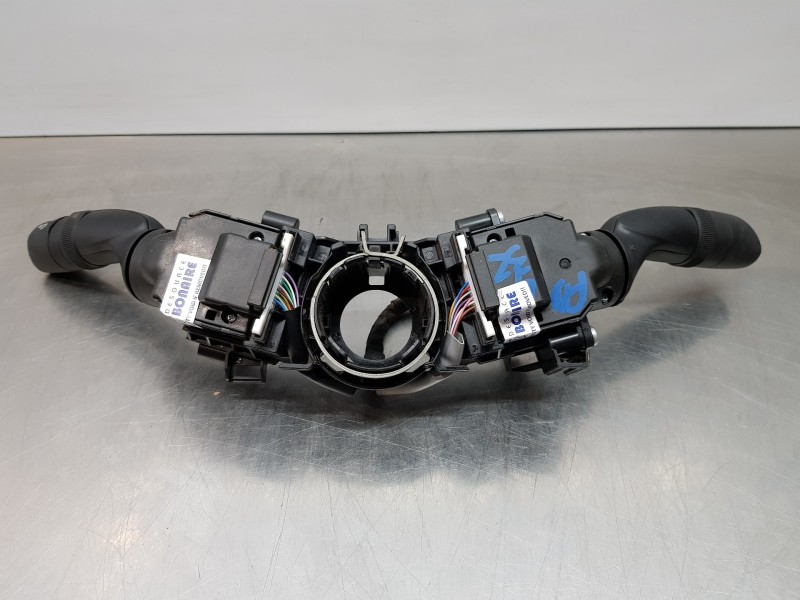 Recambio de mando multifuncion para toyota corolla (e21) style referencia OEM IAM 8465202A50 8431902010 8432902040