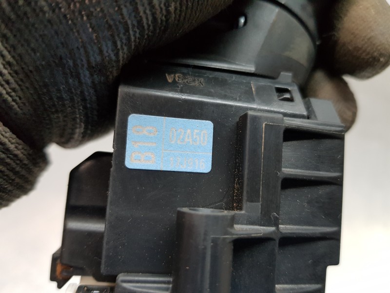 Recambio de mando multifuncion para toyota corolla (e21) style referencia OEM IAM 8465202A50 8431902010 8432902040