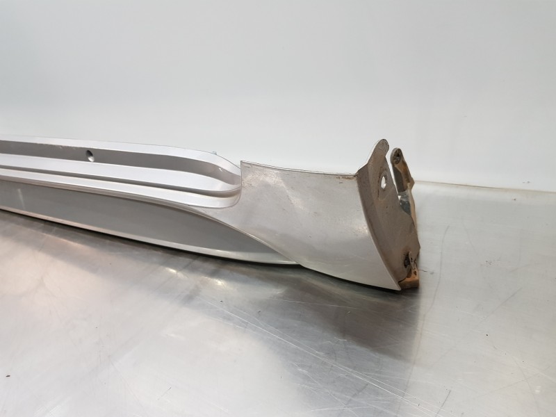 Recambio de faldon lateral para toyota corolla (e21) style referencia OEM IAM 7585202901 7586002210 