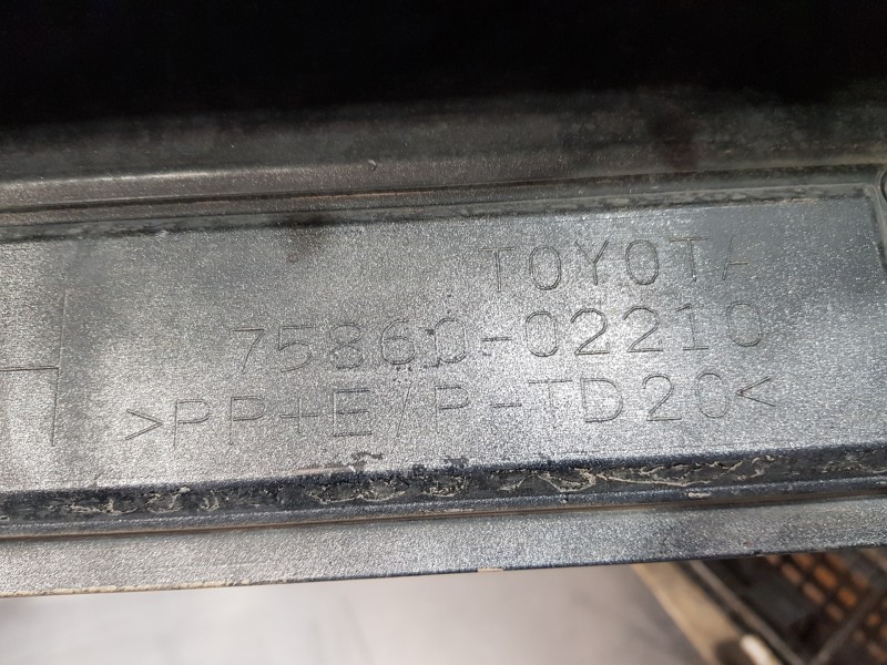 Recambio de faldon lateral para toyota corolla (e21) style referencia OEM IAM 7585202901 7586002210 