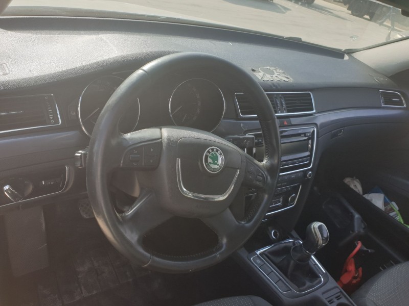 skoda superb combi (3t5) del año 2013