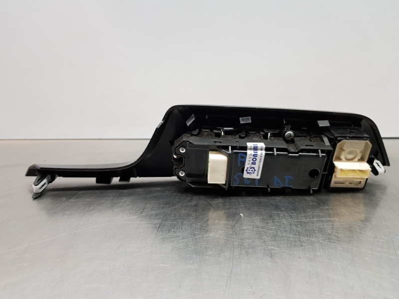 Recambio de mando elevalunas delantero izquierdo para toyota c-hr hybrid referencia OEM IAM 84040F4020  