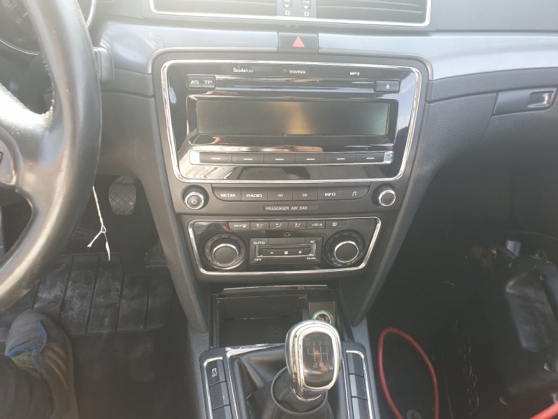 skoda superb combi (3t5) del año 2013