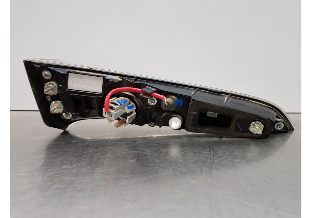 Recambio de piloto trasero derecho interior para toyota corolla (e21) style referencia OEM IAM 8158102B80  