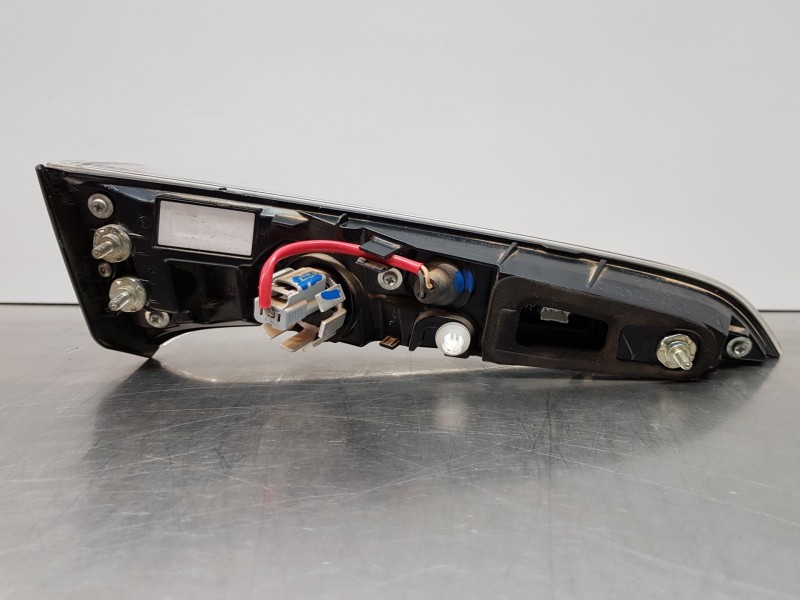 Recambio de piloto trasero derecho interior para toyota corolla (e21) style referencia OEM IAM 8158102B80  