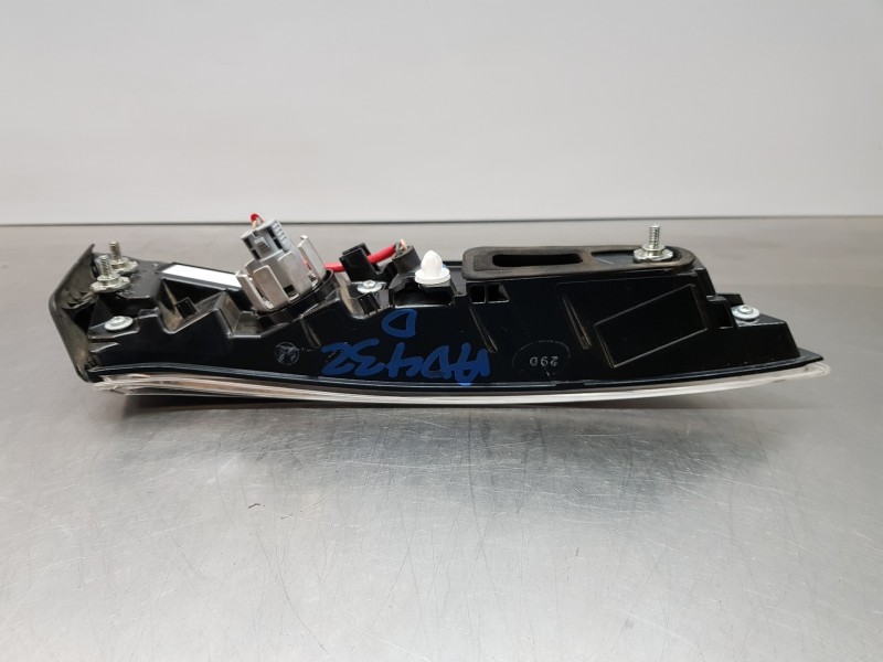 Recambio de piloto trasero derecho interior para toyota corolla (e21) style referencia OEM IAM 8158102B80  