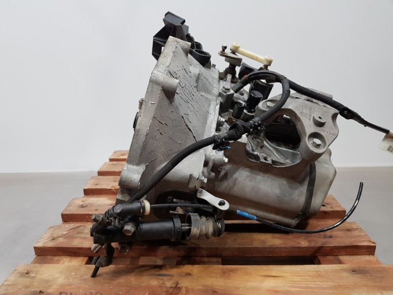 Recambio de caja cambios para peugeot 208 active referencia OEM IAM 20CR15  