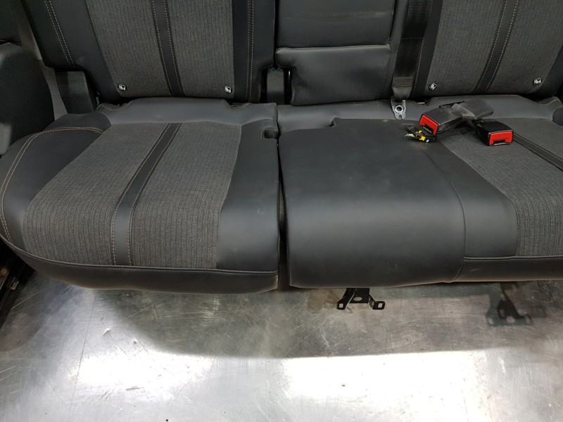 Recambio de juego asientos completo para peugeot 3008 gt line referencia OEM IAM 1622708380 1616753480  Recambio de juego asientos completo para peugeot 3008 gt line referencia OEM IAM 1622708380 1616753480