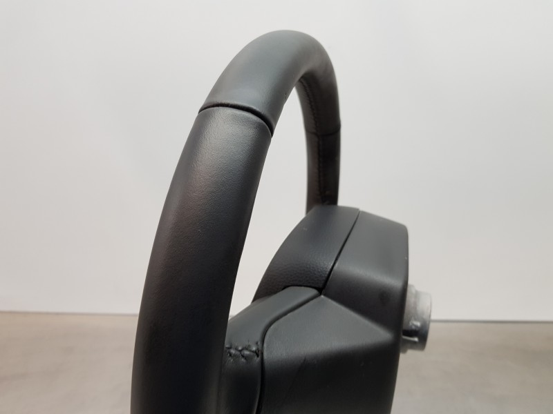 Recambio de volante para toyota corolla (e21) style referencia OEM IAM 4510202820C1 451000Z340 