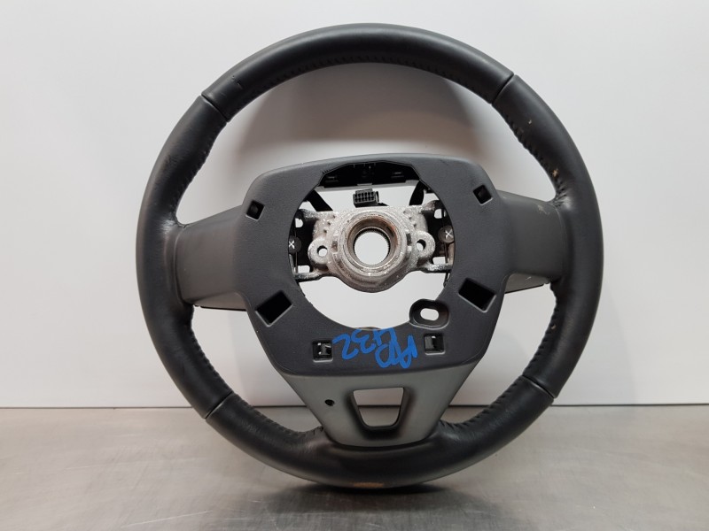 Recambio de volante para toyota corolla (e21) style referencia OEM IAM 4510202820C1 451000Z340 