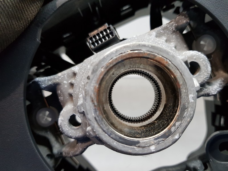 Recambio de volante para toyota corolla (e21) style referencia OEM IAM 4510202820C1 451000Z340 