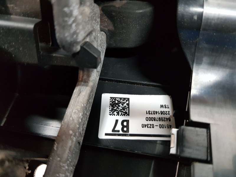 Recambio de volante para toyota corolla (e21) style referencia OEM IAM 4510202820C1 451000Z340 