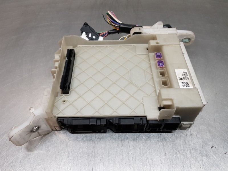 Recambio de caja reles / fusibles para toyota c-hr hybrid referencia OEM IAM 82730F4010B 82730F4010 