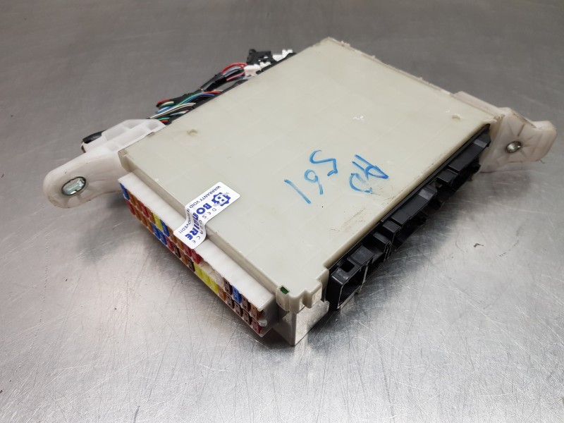 Recambio de caja reles / fusibles para toyota c-hr hybrid referencia OEM IAM 82730F4010B 82730F4010 