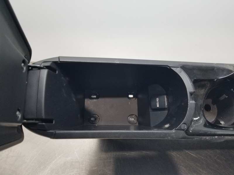 Recambio de apoyabrazos central para toyota c-hr hybrid referencia OEM IAM 58905F4010E1  