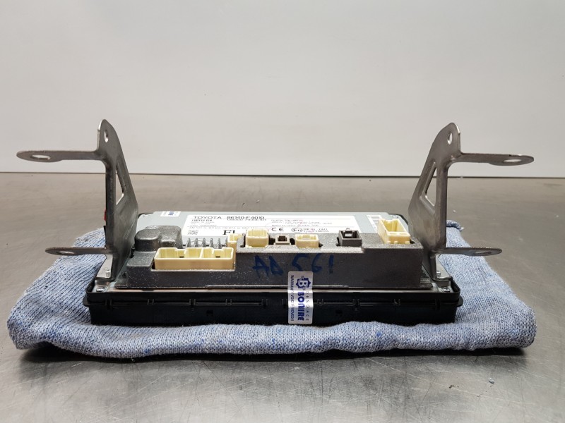 Recambio de pantalla multifuncion para toyota c-hr hybrid referencia OEM IAM 86140F4010  